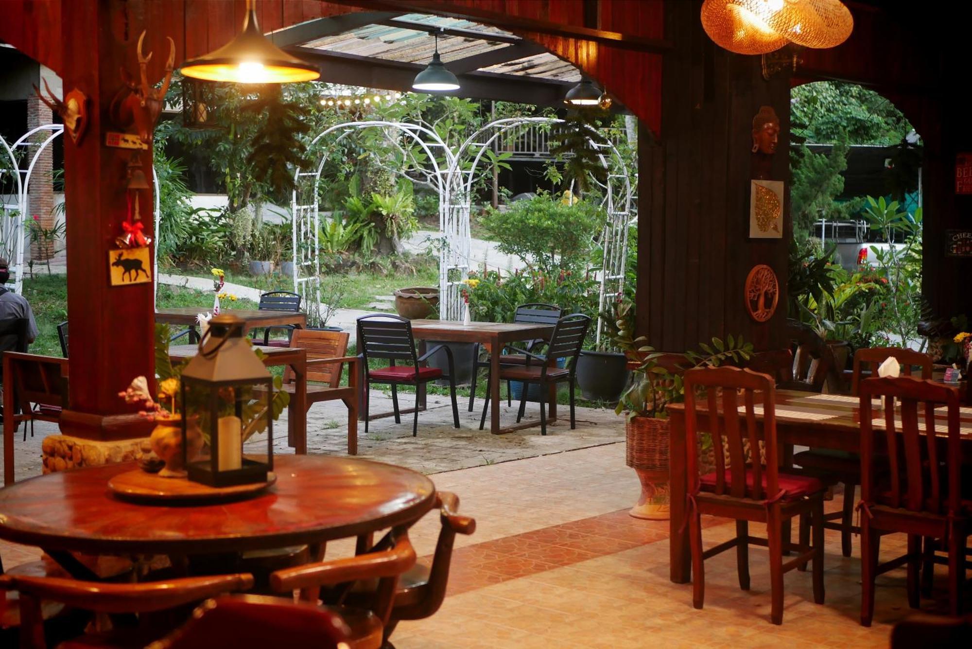 Big Elk Steak House - Homestay Trat Exterior photo