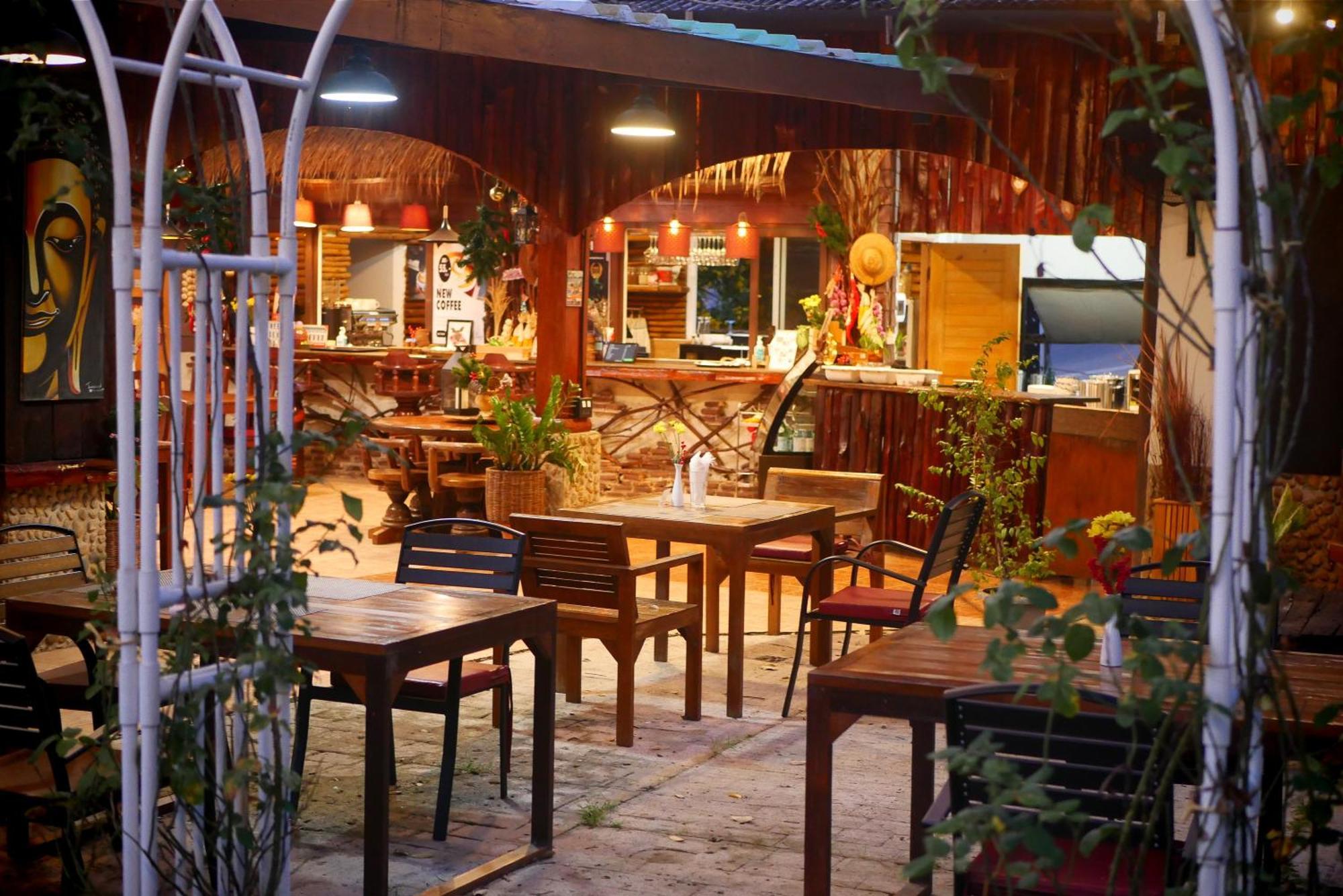 Big Elk Steak House - Homestay Trat Exterior photo