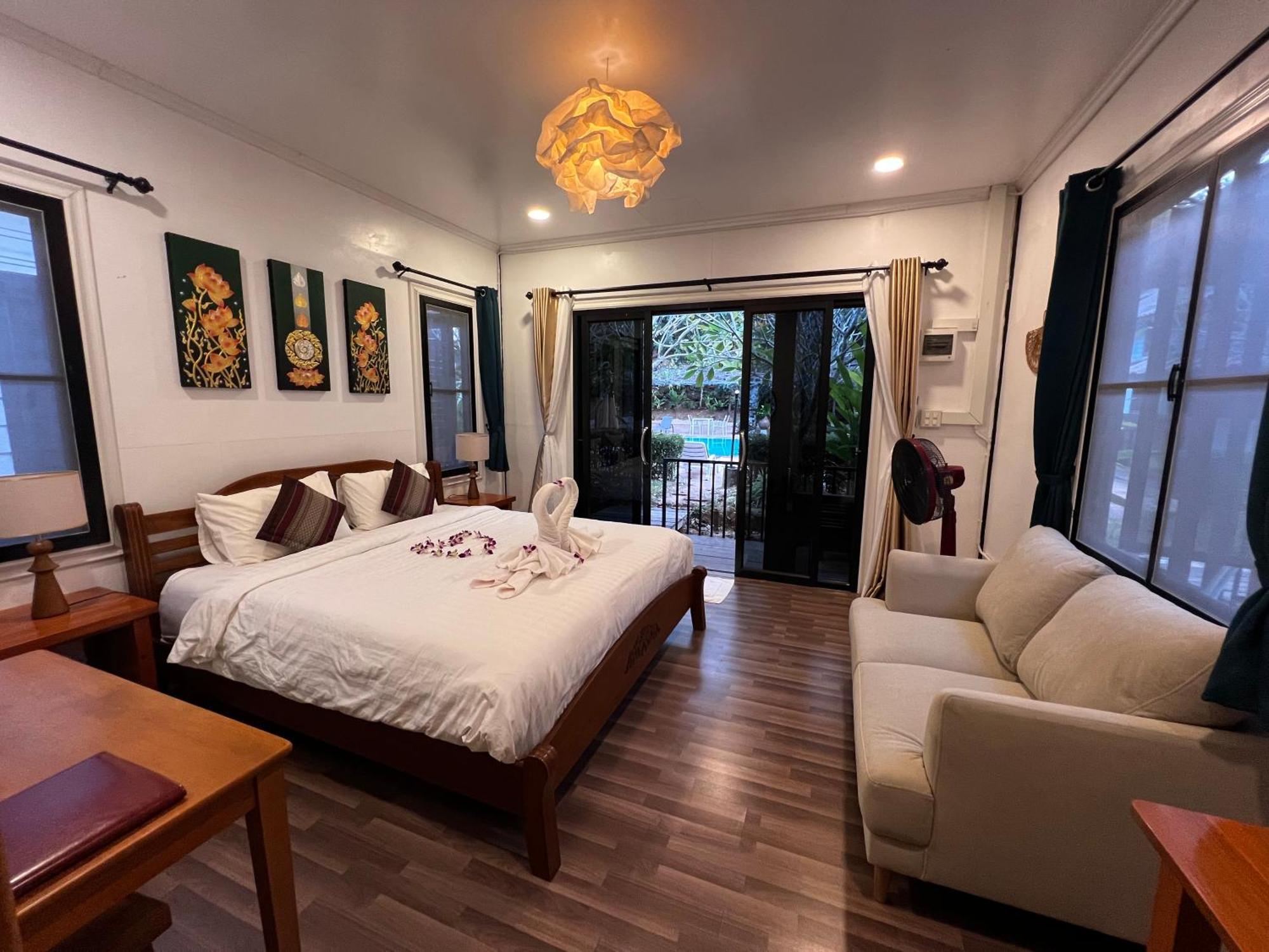 Big Elk Steak House - Homestay Trat Exterior photo