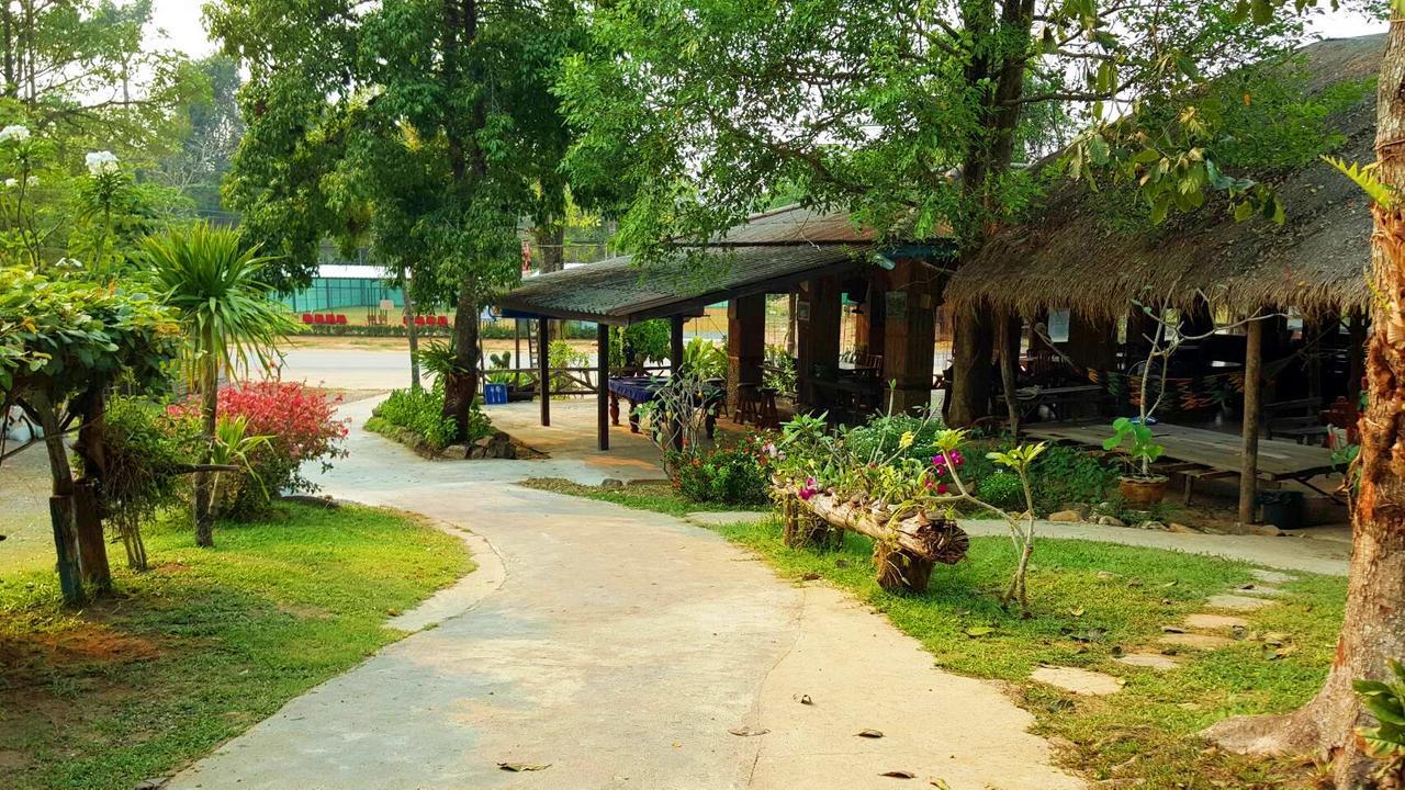 Big Elk Steak House - Homestay Trat Exterior photo